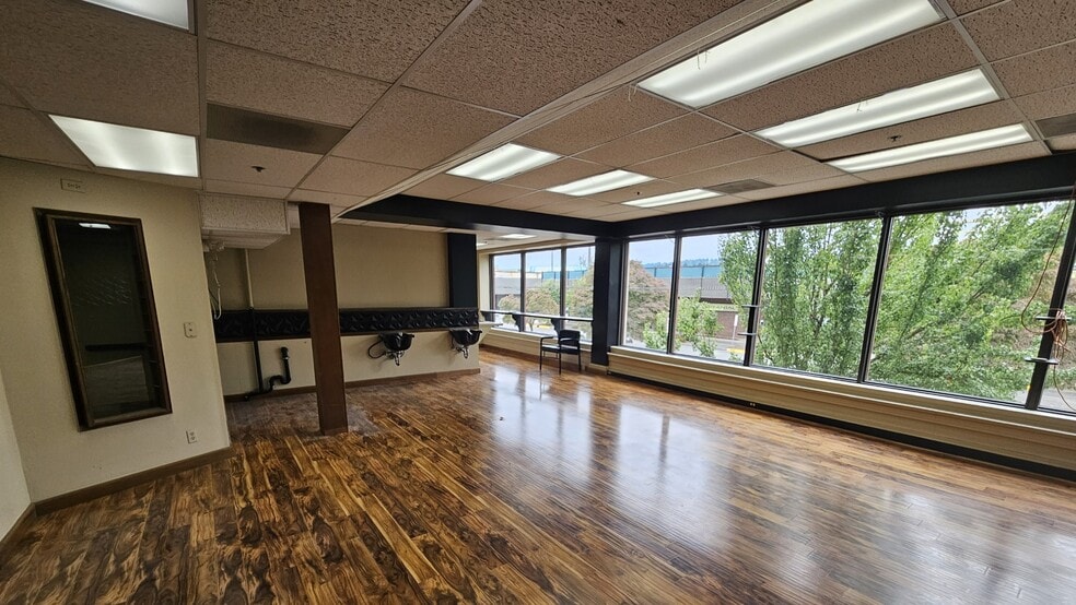 1339 Commerce Ave, Longview, WA for lease - Building Photo - Image 3 of 5