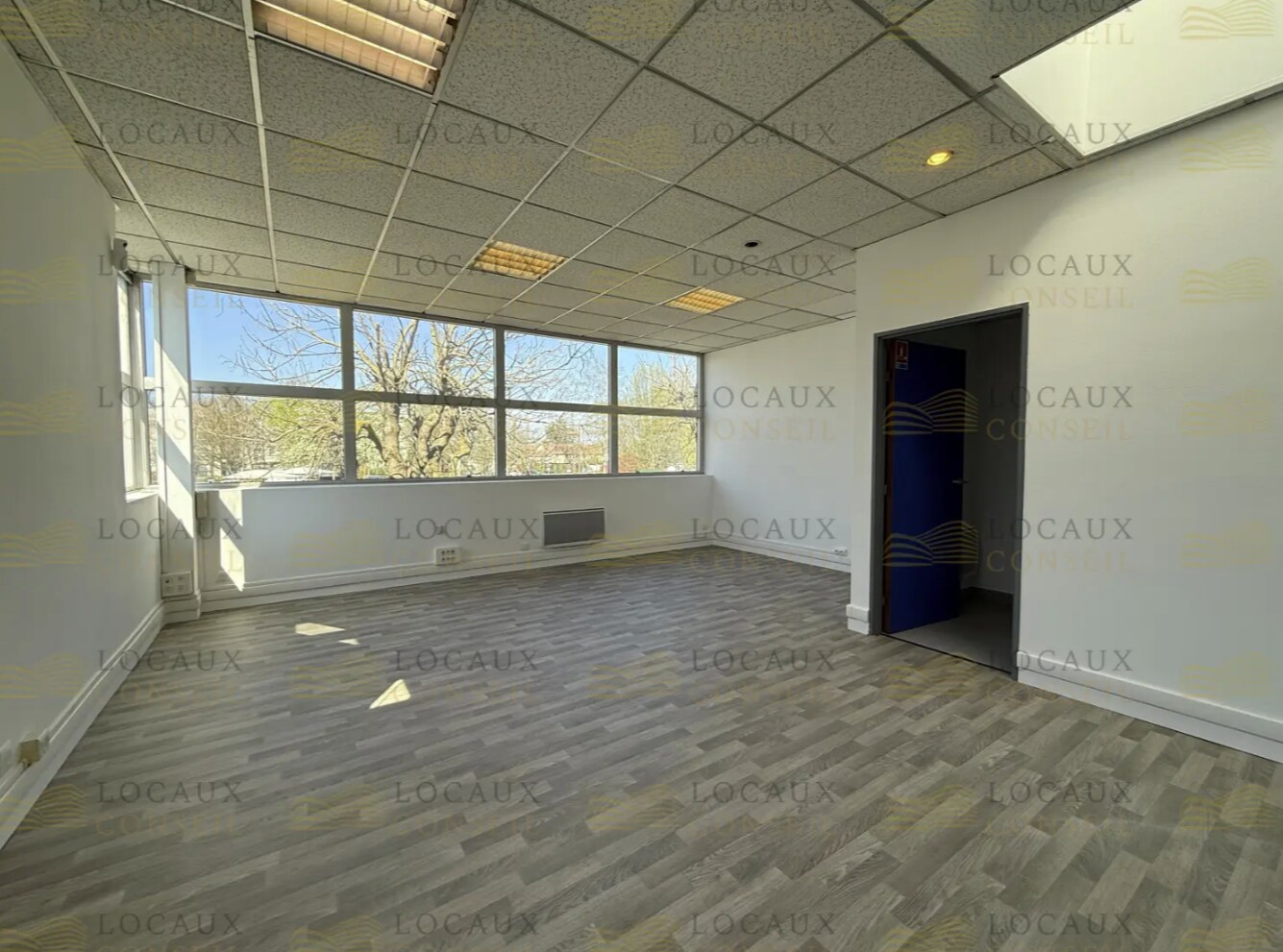 Flex in Gonesse for lease Interior Photo- Image 1 of 6