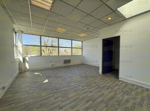Flex in Gonesse for lease Interior Photo- Image 1 of 6