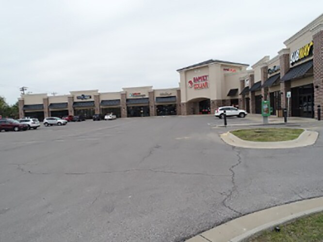 80008022 NW 39th Expressway, Bethany, OK 73008