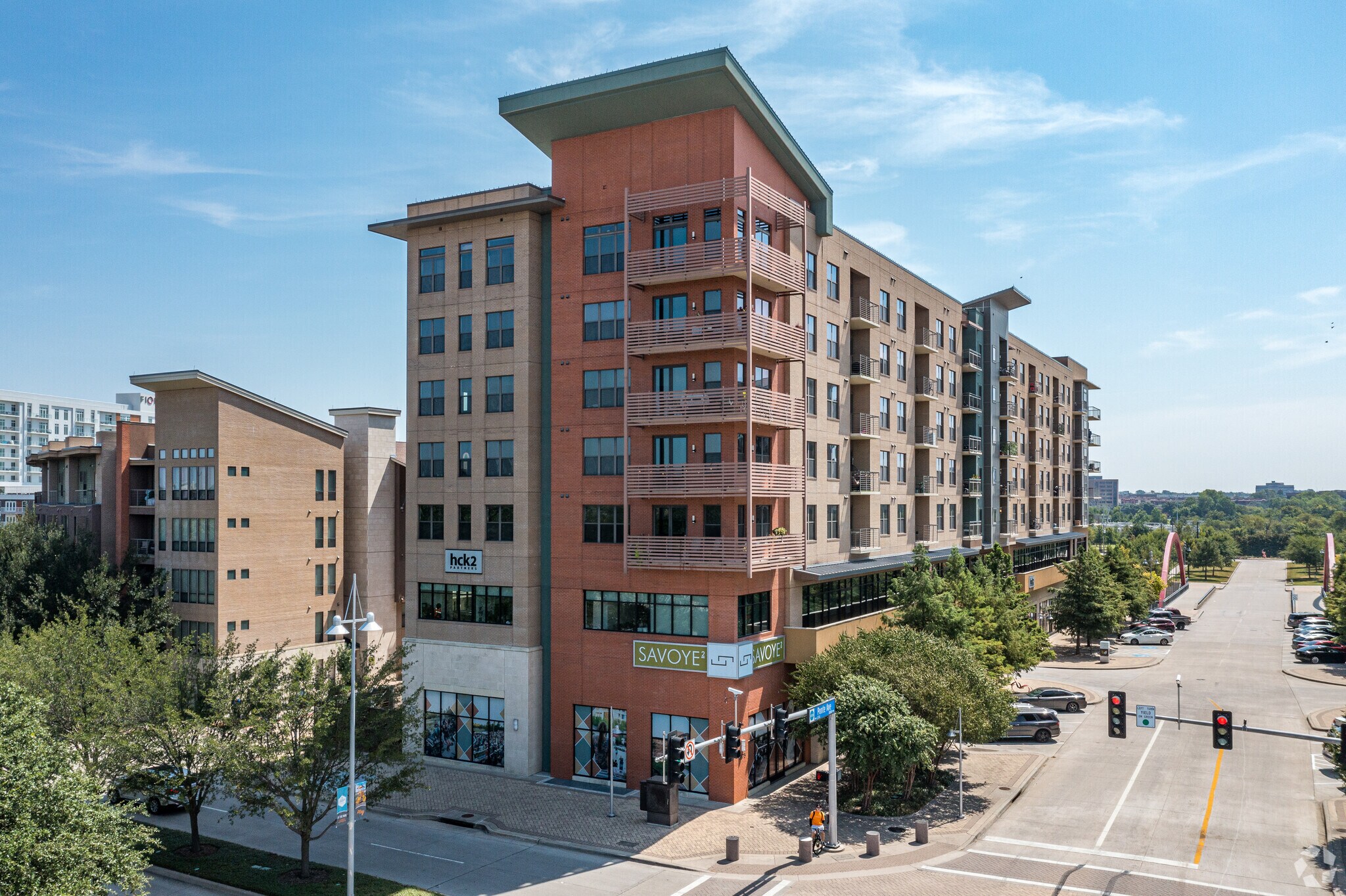 3875 Ponte Ave, Addison, TX for lease Primary Photo- Image 1 of 25