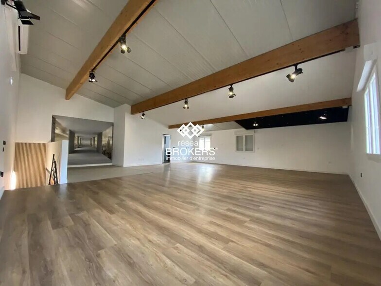 Flex in Noyarey for sale - Interior Photo - Image 3 of 11