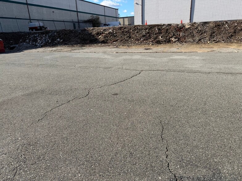 11 Comstock Pky, Cranston, RI for lease - Building Photo - Image 3 of 32