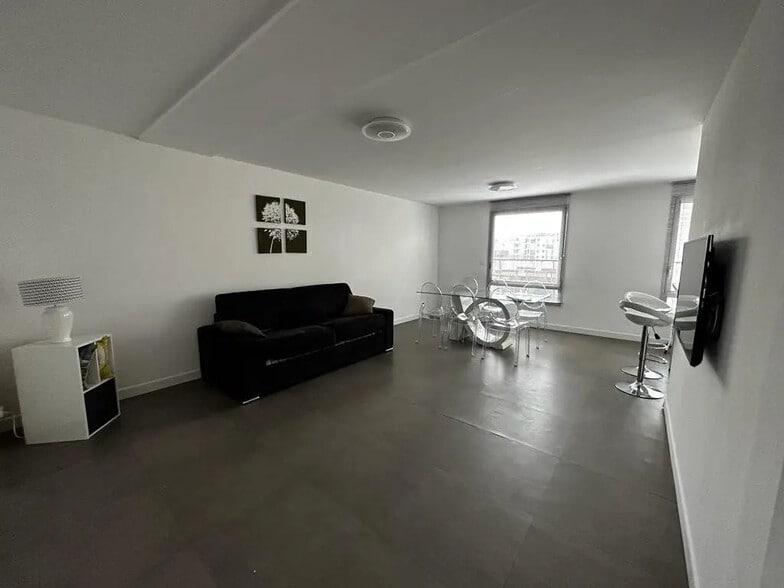 Office in Puteaux for lease - Building Photo - Image 1 of 13