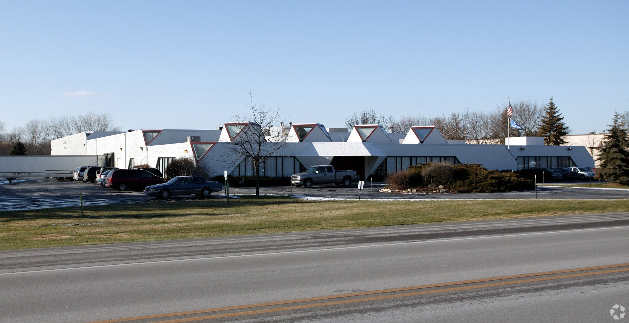 1375 N Barker Rd, Brookfield, WI for lease Building Photo- Image 1 of 4