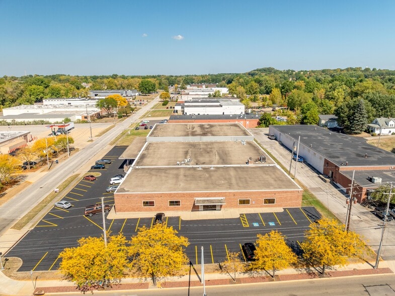 975 E Tallmadge Ave, Akron, OH for sale - Building Photo - Image 2 of 19