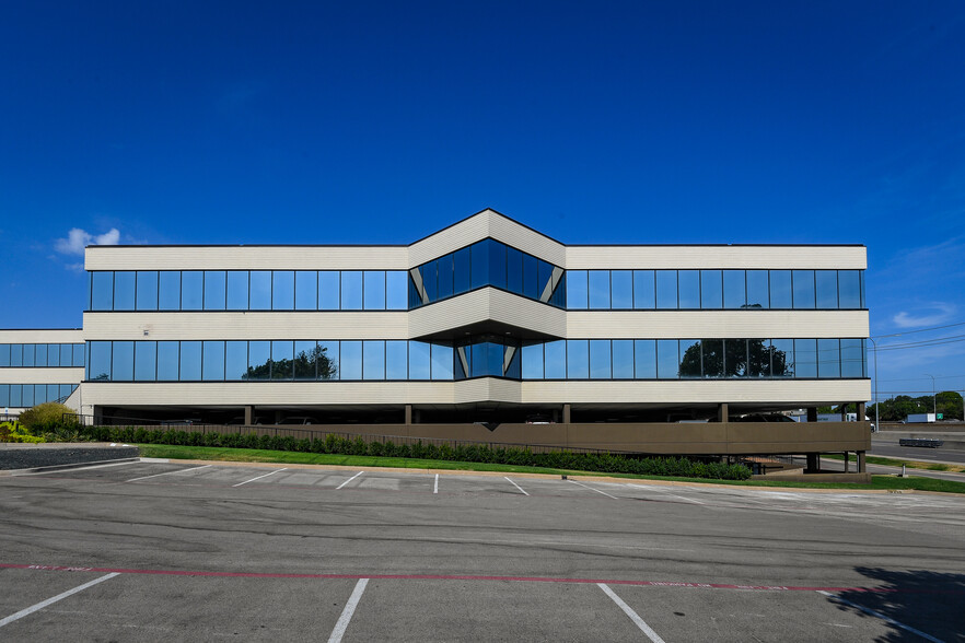 6600 Lyndon B Johnson Fwy, Dallas, TX for lease - Building Photo - Image 2 of 12