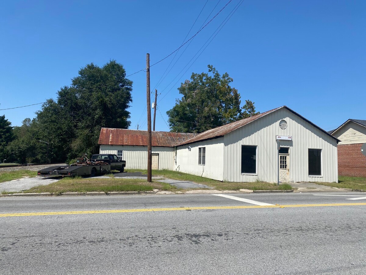 402B N Laurel St, Springfield, GA 31329