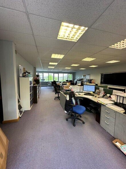 Hook Rise S, Surbiton for lease - Interior Photo - Image 2 of 5