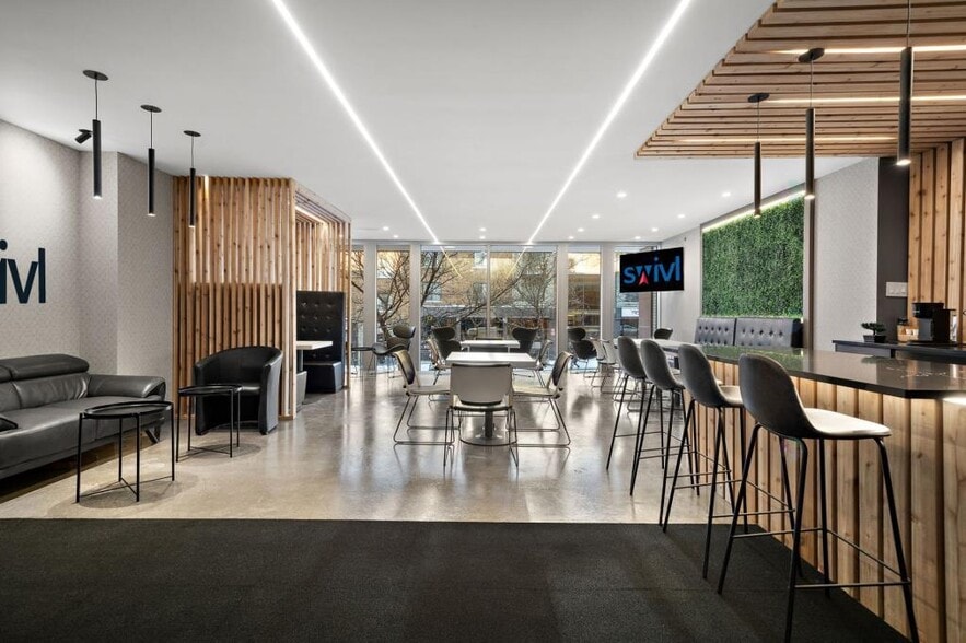 4950 Ch Queen-Mary, Montréal, QC for lease - Building Photo - Image 2 of 6