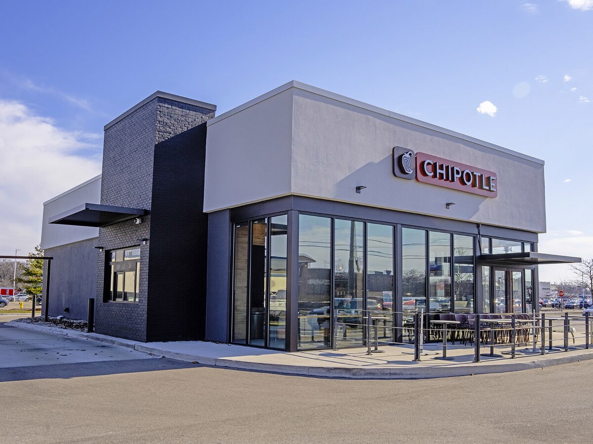 3194 Henry St, Norton Shores, MI 49441