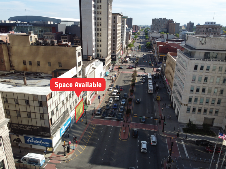 756-762 Broad St, Newark, NJ for lease - Building Photo - Image 1 of 4