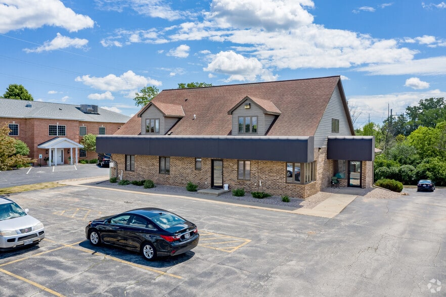 681 Baeten Rd, Ashwaubenon, WI for sale - Primary Photo - Image 3 of 4