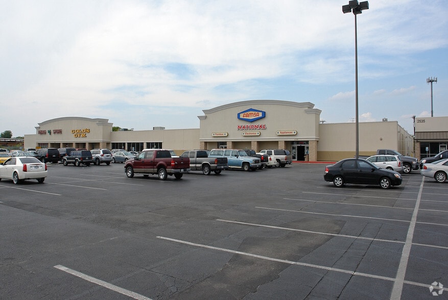 2545-2567 SW Military Dr, San Antonio, TX for lease - Primary Photo - Image 2 of 8