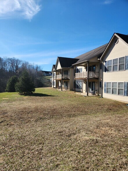 31 Forevergreen Dr, Falling Waters, WV for sale - Building Photo - Image 1 of 1
