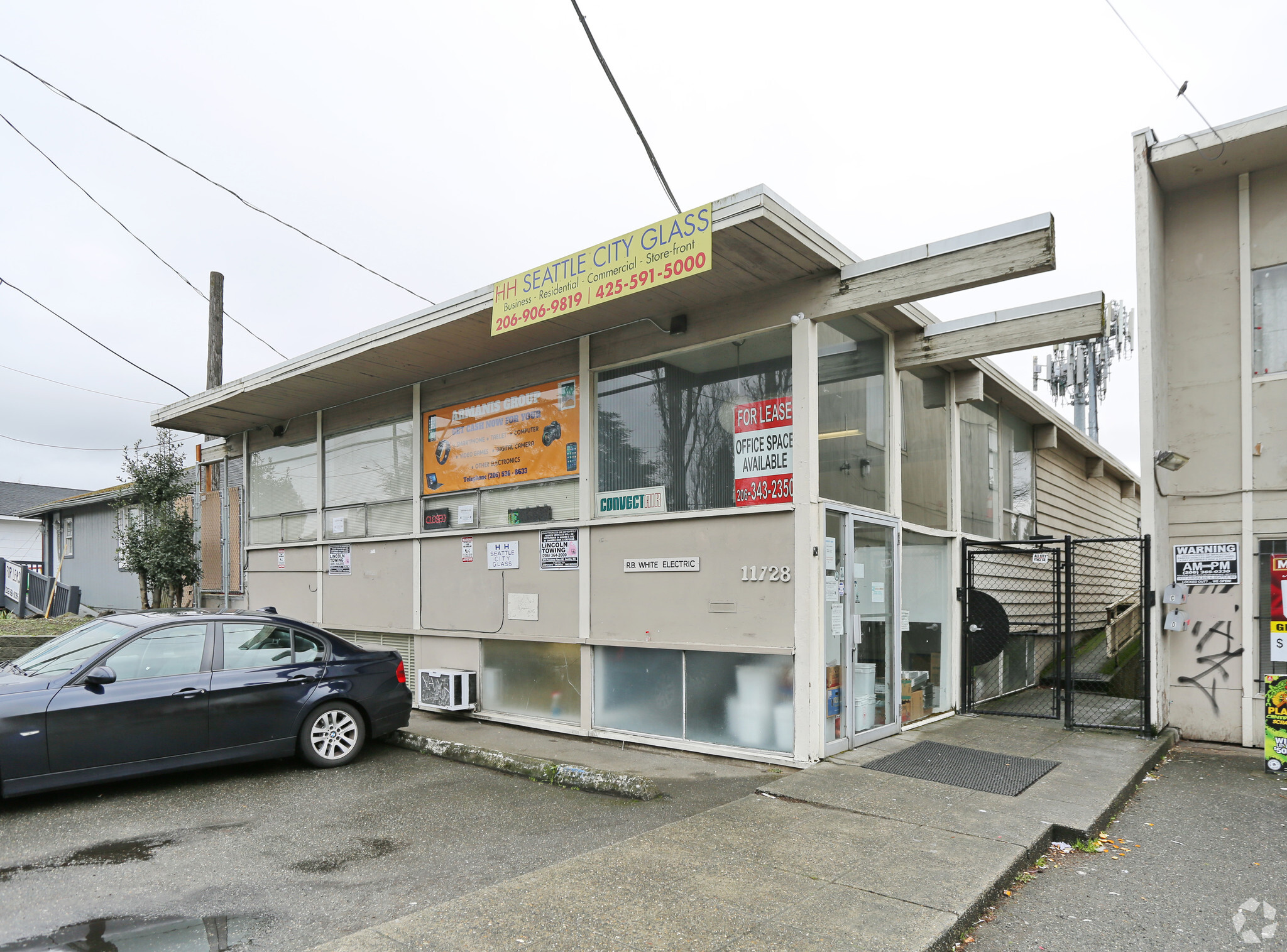 11728 Aurora Ave N, Seattle, WA for lease Primary Photo- Image 1 of 5