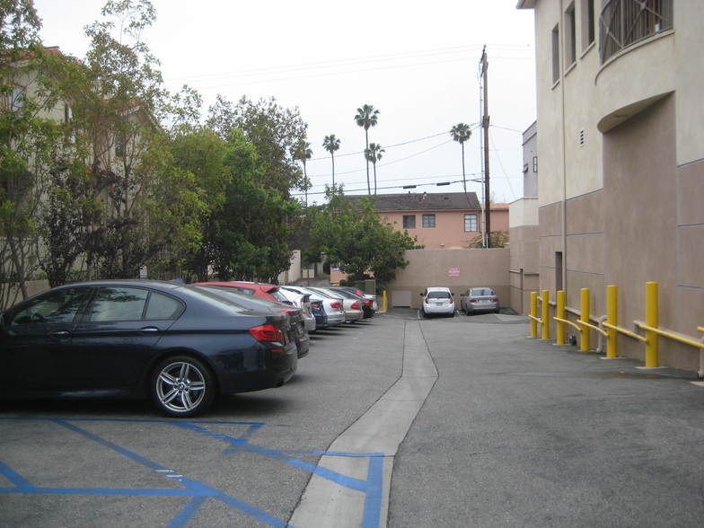 1230 Montana Ave, Santa Monica, CA for lease - Building Photo - Image 2 of 32