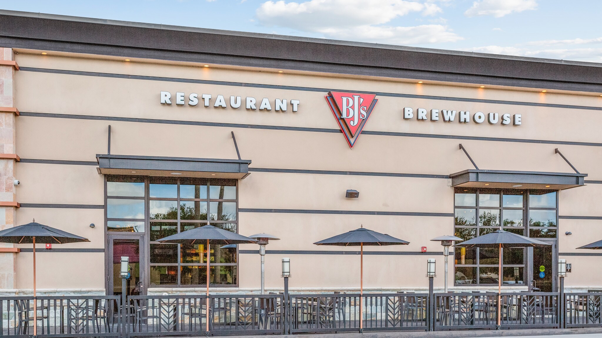 Bj's Restaurant & Brewhouse Daytona Beach Fl 32114 2514 W International Speedway Blvd, Daytona Beach, FL 32114 - BJ's