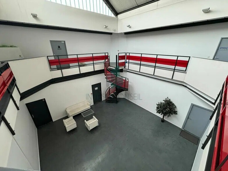 Flex in Saint-Denis for lease - Building Photo - Image 3 of 8