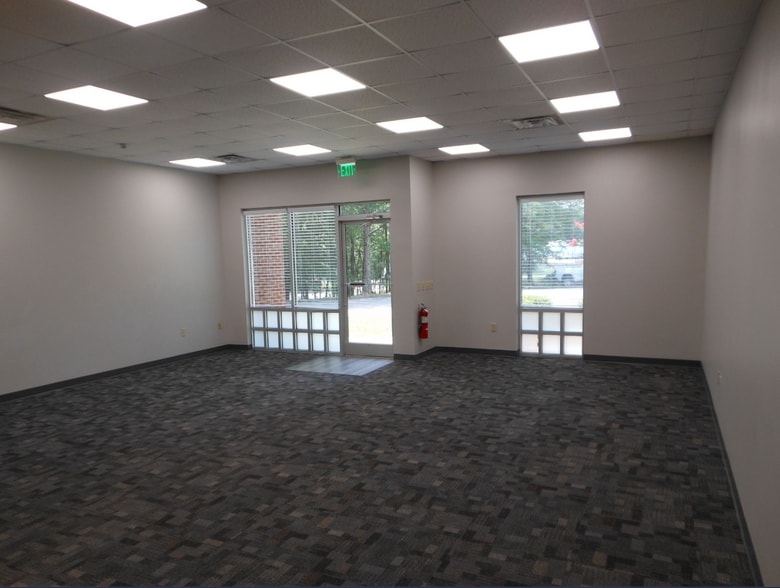 10404 Chapel Hill Rd, Morrisville, NC for lease - Interior Photo - Image 2 of 10