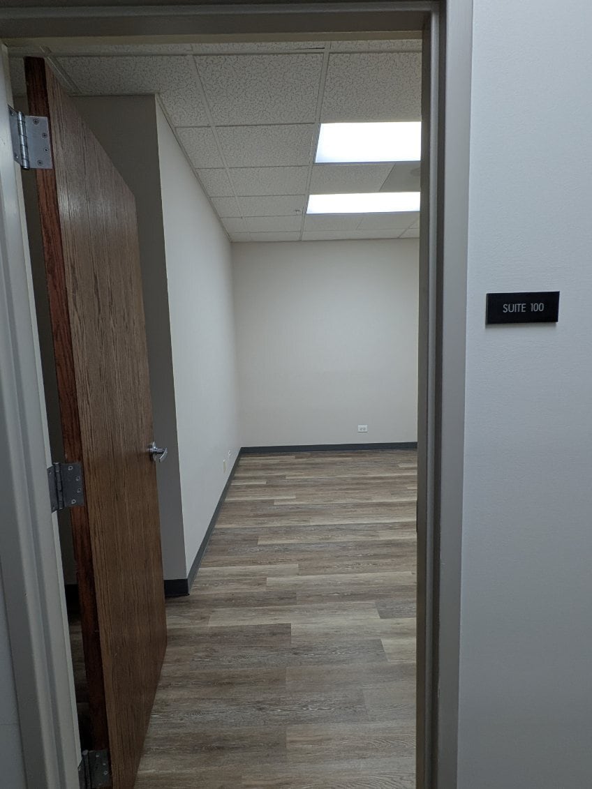 450 Airport Rd, Elgin, IL for lease Building Photo- Image 1 of 2