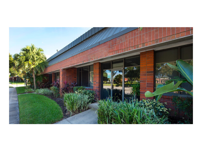 6220 Hazeltine National Dr, Orlando, FL for lease - Building Photo - Image 1 of 7