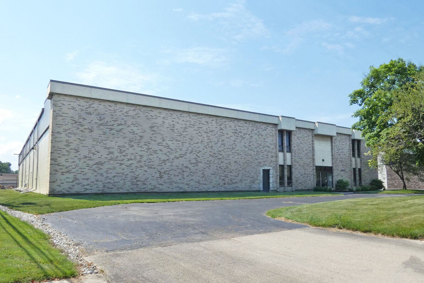 25831 Commerce Dr, Madison Heights, MI 48071