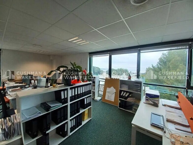 297 Avenue Du Mistral, La Ciotat for sale - Interior Photo - Image 2 of 6