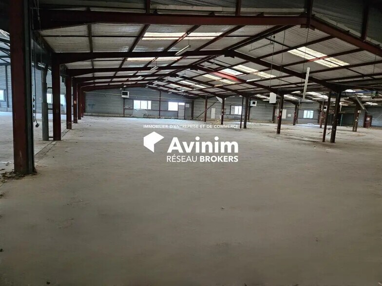 Retail in Crêches-sur-Saône for lease - Interior Photo - Image 2 of 5