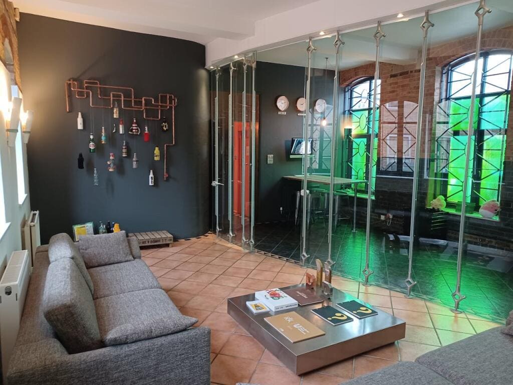 22 Russell St, Windsor for lease Interior Photo- Image 1 of 2