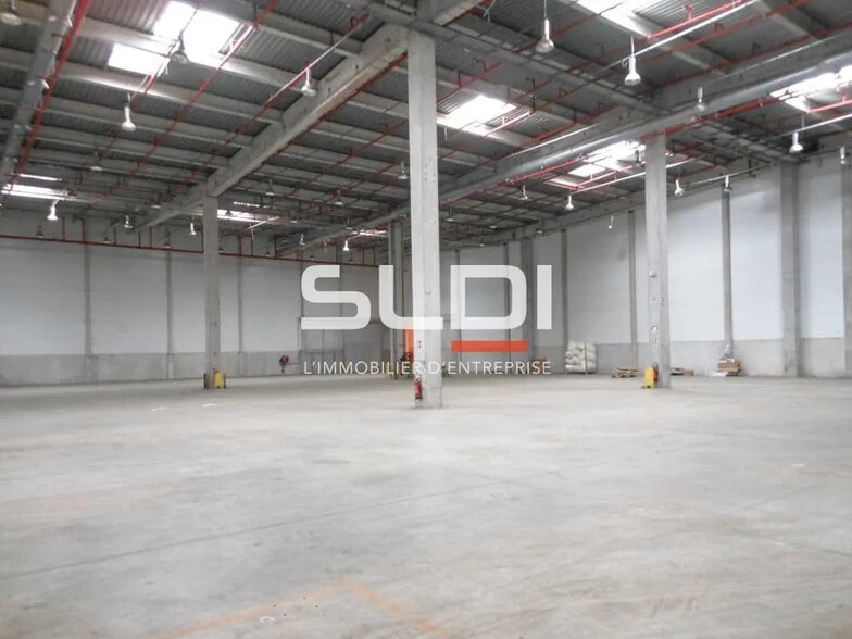 Industrial in Vaulx-Milieu for lease - Interior Photo - Image 3 of 5