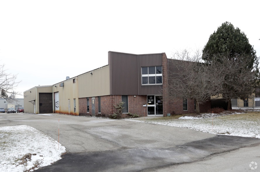 15 Howard Pl, Kitchener, ON for sale - Building Photo - Image 3 of 38