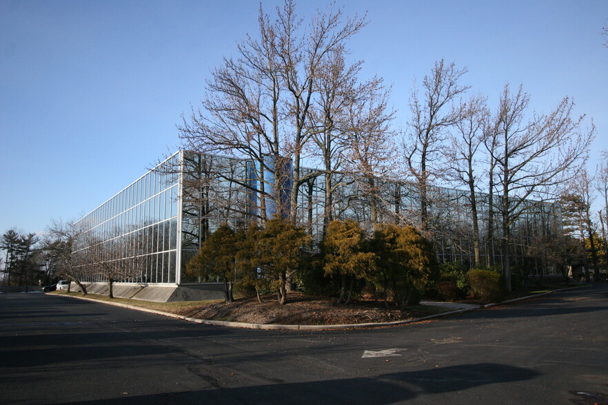 400 Sylvan Ave, Englewood Cliffs, NJ for lease - Building Photo - Image 1 of 14