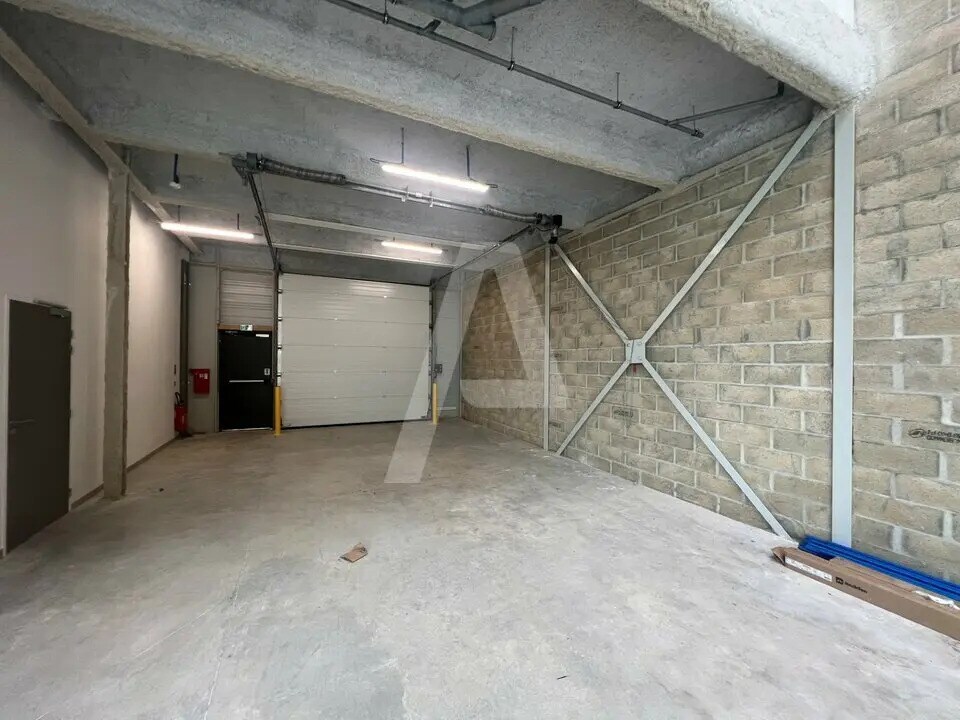 Flex in Coupvray for lease Building Photo- Image 1 of 5