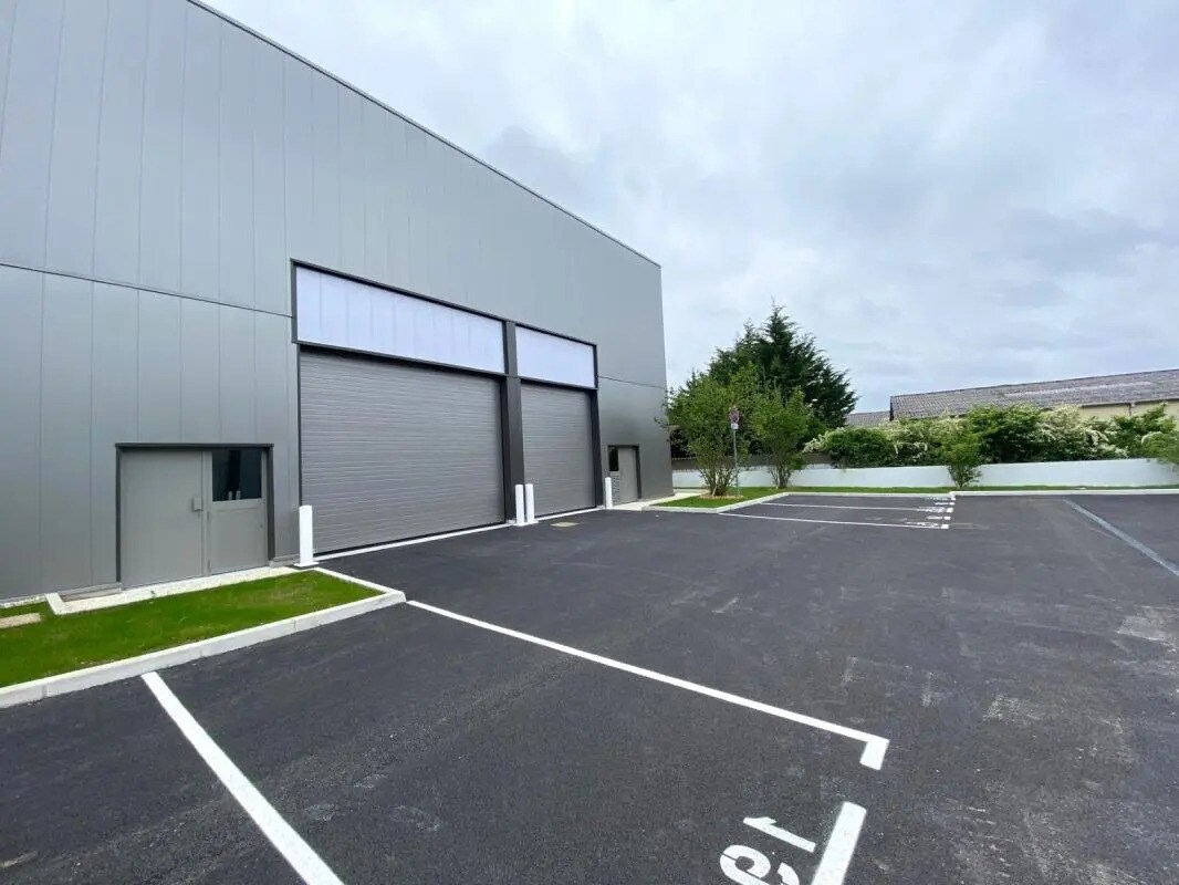 Flex in Saint-Genis-Laval for sale Building Photo- Image 1 of 6