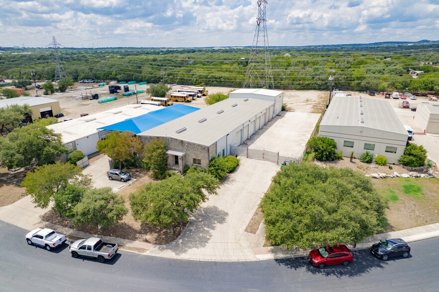 13403 Western Oak Dr, Helotes, TX for lease - Building Photo - Image 2 of 20