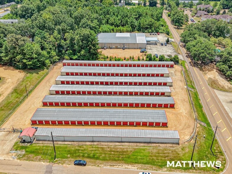 McComb Storage Portfolio portfolio of 1 properties for sale on LoopNet.com - Building Photo - Image 3 of 7