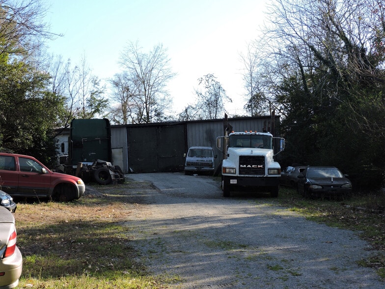 Gray Highway, Woolfolk Street, Clinton R portfolio of 5 properties for sale on LoopNet.com - Primary Photo - Image 3 of 5