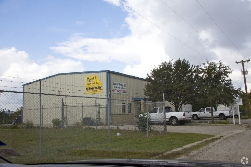 16719 Pawlin Dr, Selma, TX for lease - Building Photo - Image 2 of 8