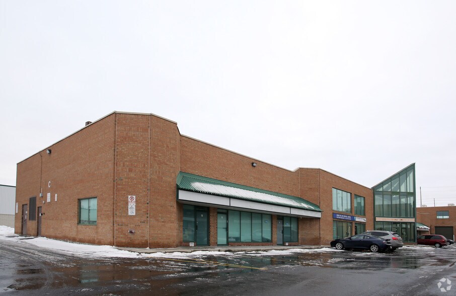 8 Automatic Rd, Brampton, ON L6S 5N4