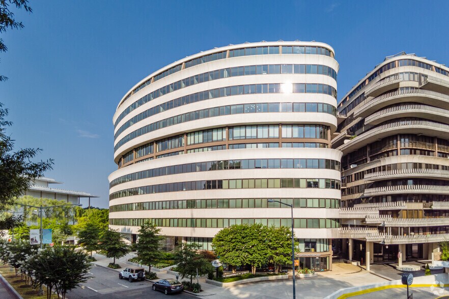 600 New Hampshire Ave NW, Washington, DC for lease - Building Photo - Image 2 of 8