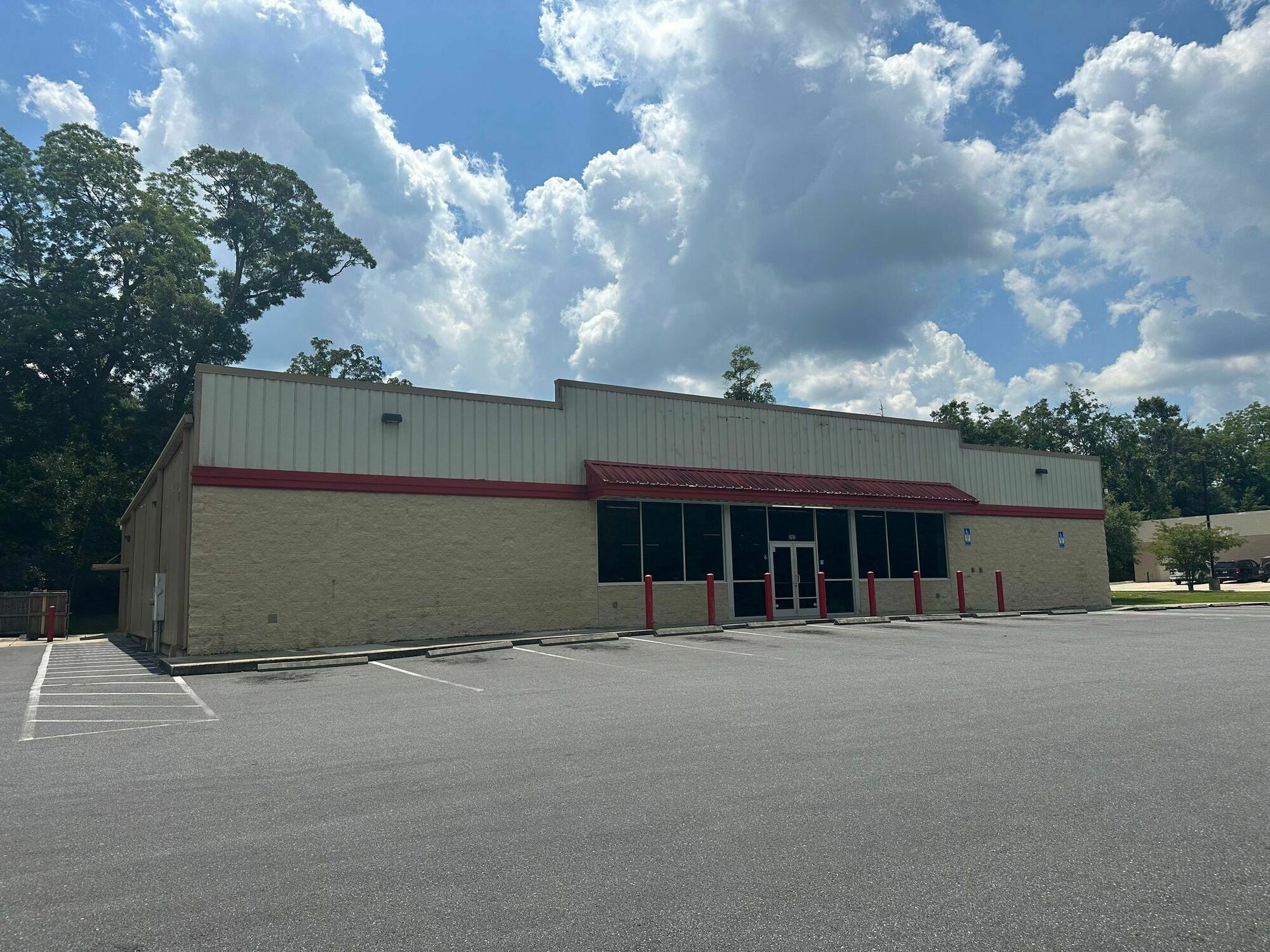 702 S Waukesha St, Bonifay, FL for lease Primary Photo- Image 1 of 4