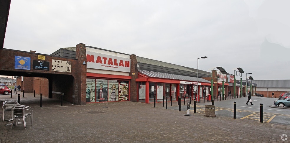 Dragonville Retail Park portfolio of 5 properties for sale on LoopNet.com - Building Photo - Image 1 of 8