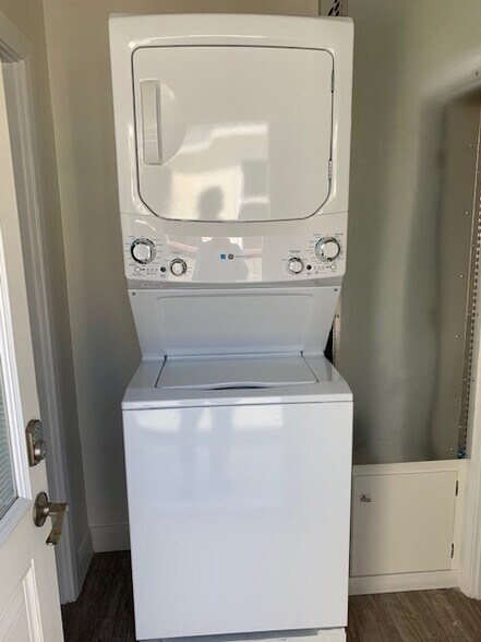 315 E Valencia Ave, Burbank, CA for sale - Building Photo - Image 3 of 9