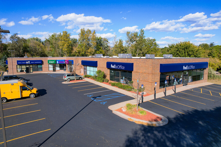 6240-6258 W Saginaw Hwy, Lansing, MI for lease - Building Photo - Image 1 of 6