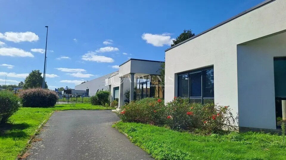 Office in Carquefou for lease - Building Photo - Image 2 of 9