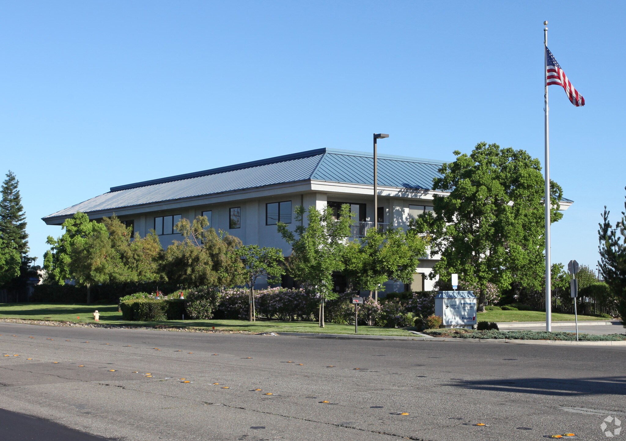 2577 W Yosemite Ave, Manteca, CA for sale Primary Photo- Image 1 of 3