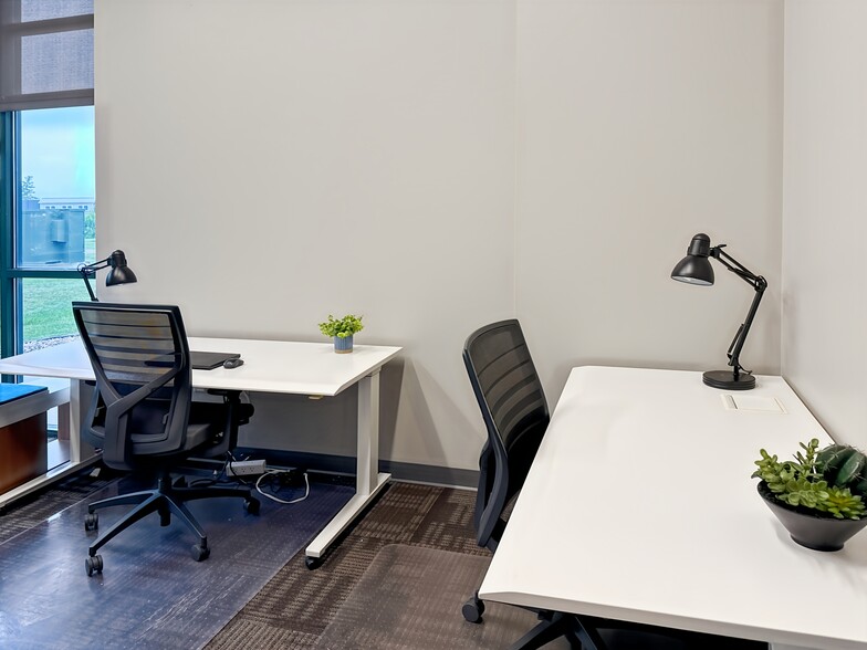 1025 Quinn Dr, Waunakee, WI for lease - Interior Photo - Image 2 of 9