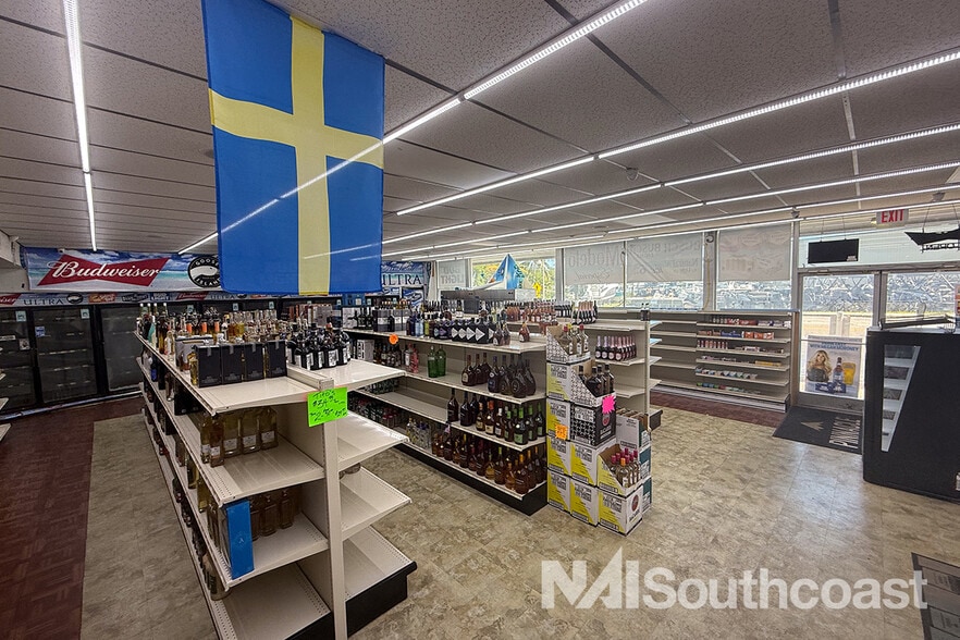 3290 NE Indian River Dr, Jensen Beach, FL for lease - Building Photo - Image 3 of 8