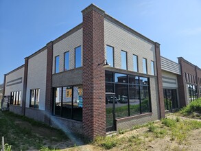 5660 Pebble Village Ln, Noblesville, IN for lease Interior Photo- Image 1 of 5